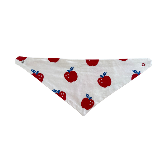Selbstgenähtes Halstuch mit Apfel-Muster und Druckknopf von Nohna