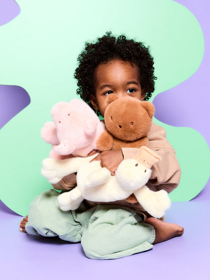 Kuscheltier Bobo Bär in Braun von Bon Ton Toys – 23 cm, recycelter Plüsch, Junge mit anderen Kuscheltieren - Nohna