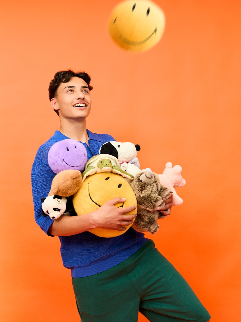 Smiley Kuscheltier Fuzzy in Gelb von Bon Ton Toys – 23 cm, recycelter Plüsch, Mann viele Kuscheltiere, Nohna