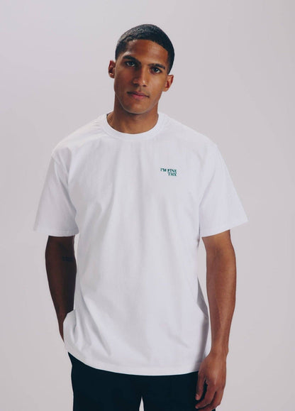 Weißes I'M FINE THX Statement T-Shirt Unisex mit grünem Schriftzug Mann – Nohna