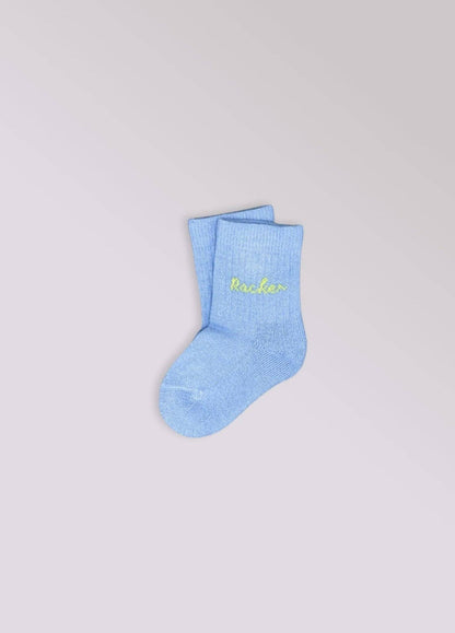 RACKER Socken in Hellblau mit grünem Schriftzug für Babys und Kinder von NBDC Seitenansicht – Nohna