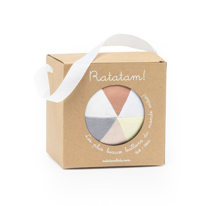 Baby Stoffball 10 cm von Ratatam in zartem Rosa - Verpackung – Nohna