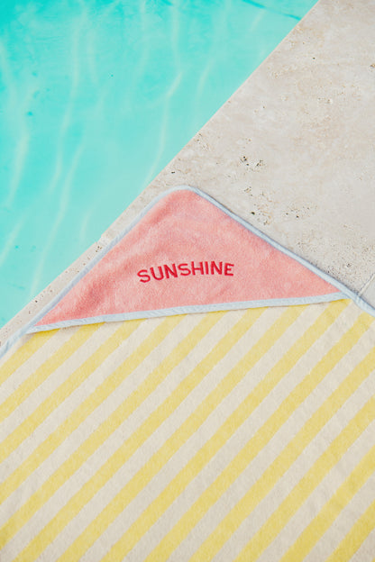 Baby Badetuch Summer Forever in Gelb mit Kapuze von Chamaye – Detailansicht - Nohna