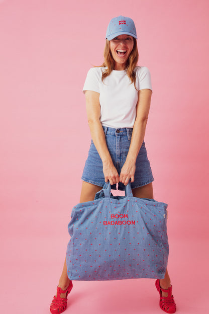 Große Tasche Boom Badaboom in Denim-Blau mit roten Herzen von Chamaye – Frau kleine Henkel - Nohna