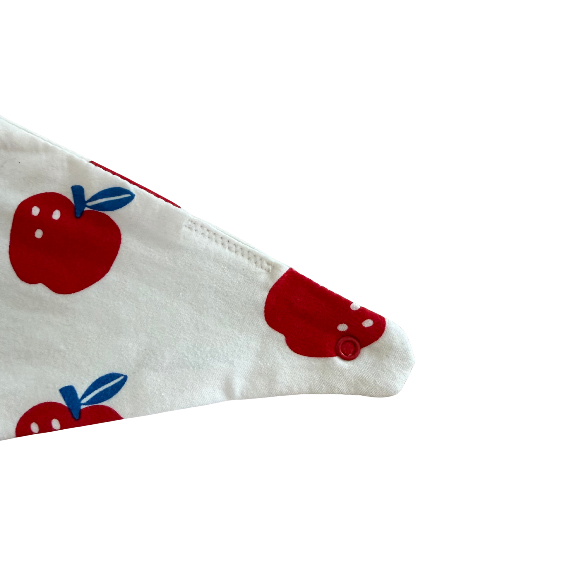 Selbstgenähtes Halstuch mit Apfel- Detailansicht Druckknopf rot von Nohna