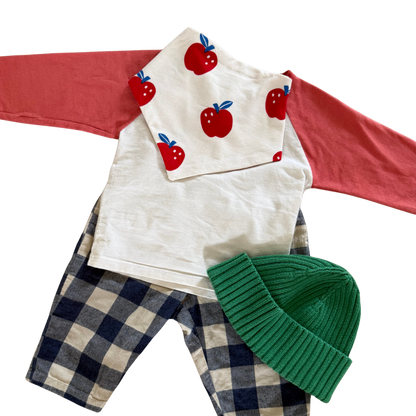 Selbstgenähtes Halstuch mit Äpfel Beispieloutfit von Nohna
