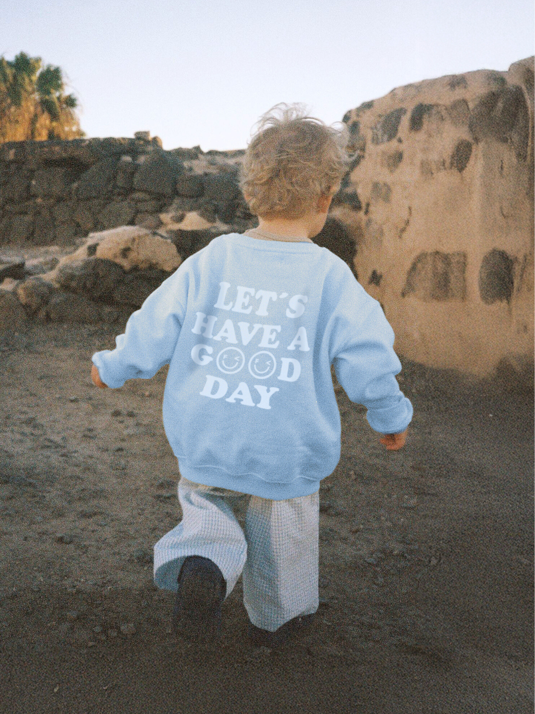 GOOD DAY Sweatshirt Baby & Kids in Pastellblau mit Statement-Print - Rückansicht Junge – Nohna