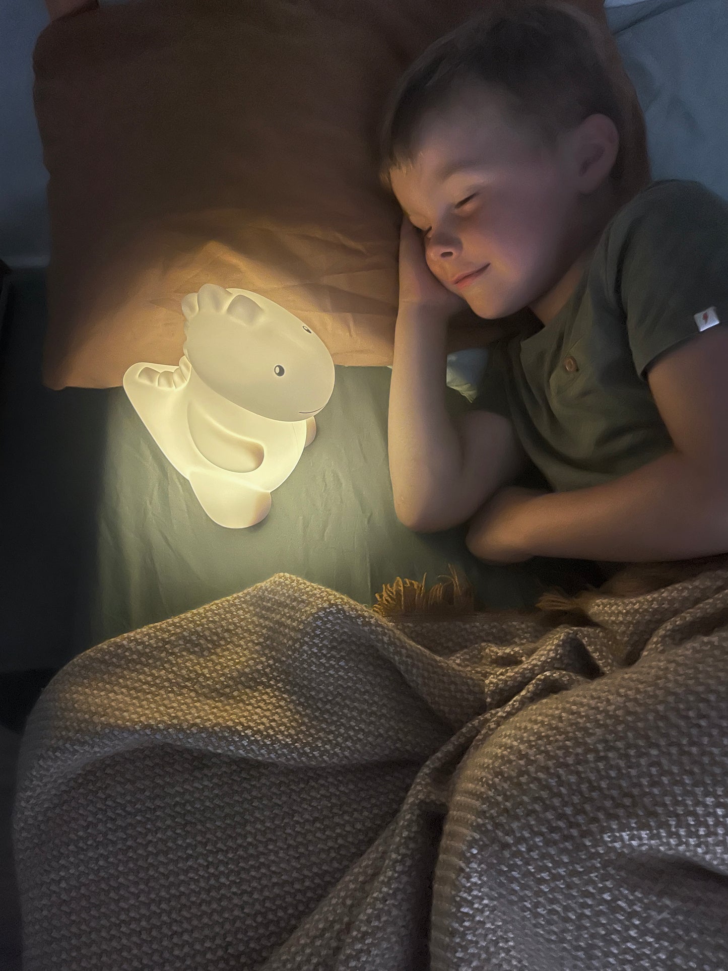 Jéroom Silikon Nachtlicht in Clay von Atelier Pierre – Junge Bett - Nohna