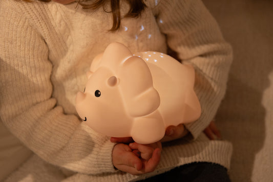 Juliette Nachtlicht Projektor Triceratops in Fuzzy Pink – Mädchen - Nohna