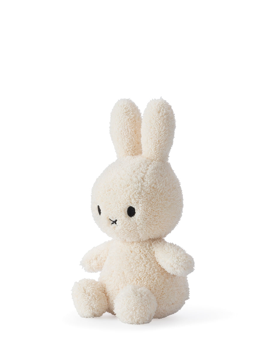 Miffy Kuscheltier Terry in Creme von Bon Ton Toys – 23 cm, recycelter Plüsch, Seitenansicht, Nohna