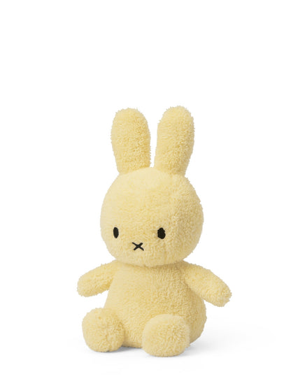 Miffy Kuscheltier Terry in Hellgelb von Bon Ton Toys – 23 cm, Plüsch, Seitenansicht, Nohna