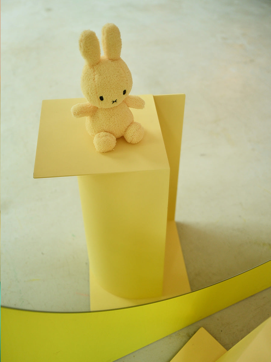 Miffy Kuscheltier Terry in Hellgelb von Bon Ton Toys – 23 cm, Plüsch, Nohna