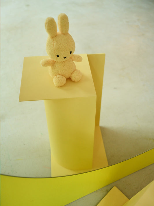 Miffy Kuscheltier Terry in Hellgelb von Bon Ton Toys – 23 cm, Plüsch, Nohna