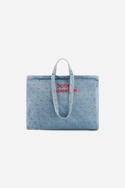 Große Tasche Boom Badaboom in Denim-Blau mit roten Herzen von Chamaye – Henkel - Nohna