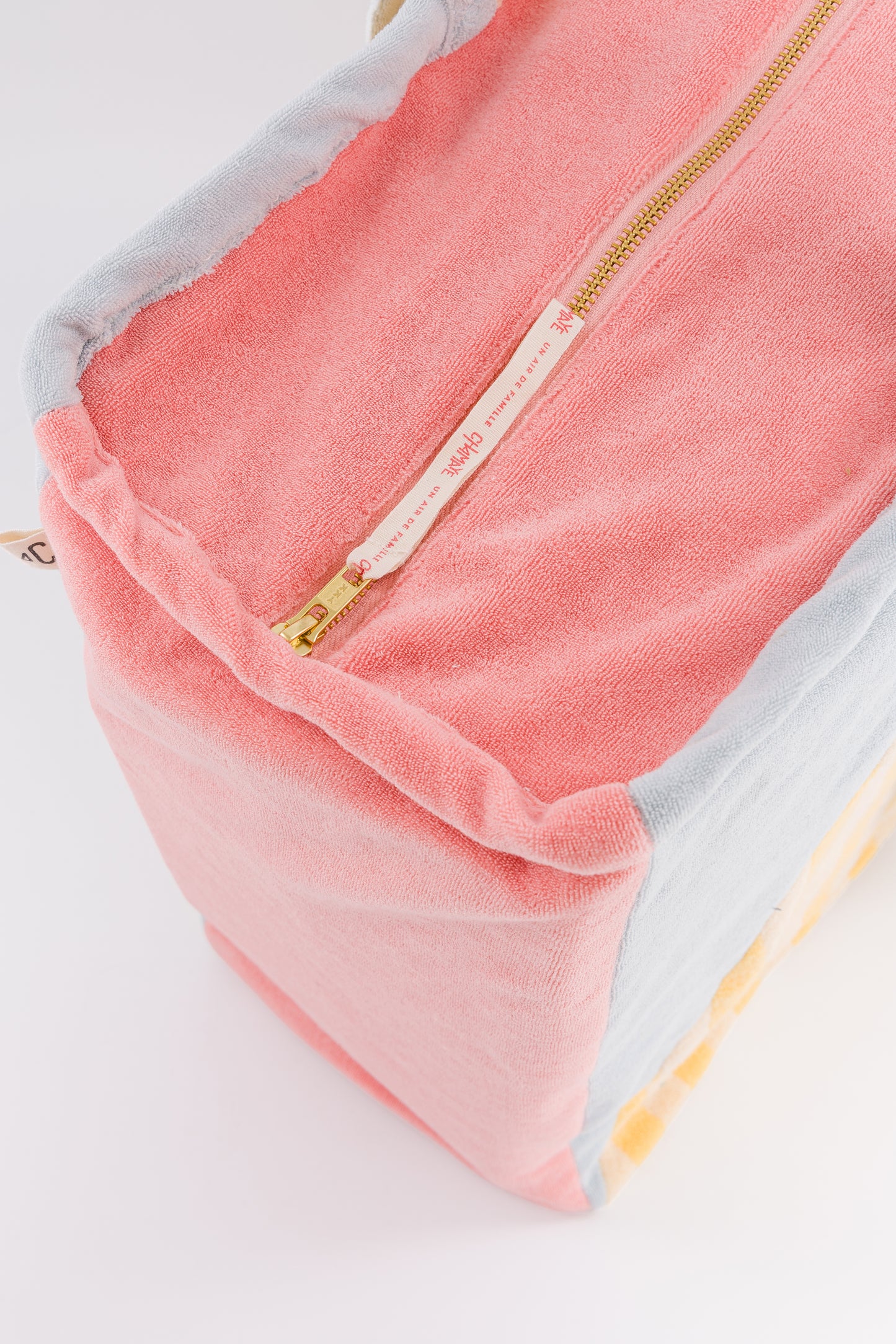 Strandtasche Summer Forever von Chamaye in Rosa, Himmelblau & Gelb – Reißverschluss - Nohna
