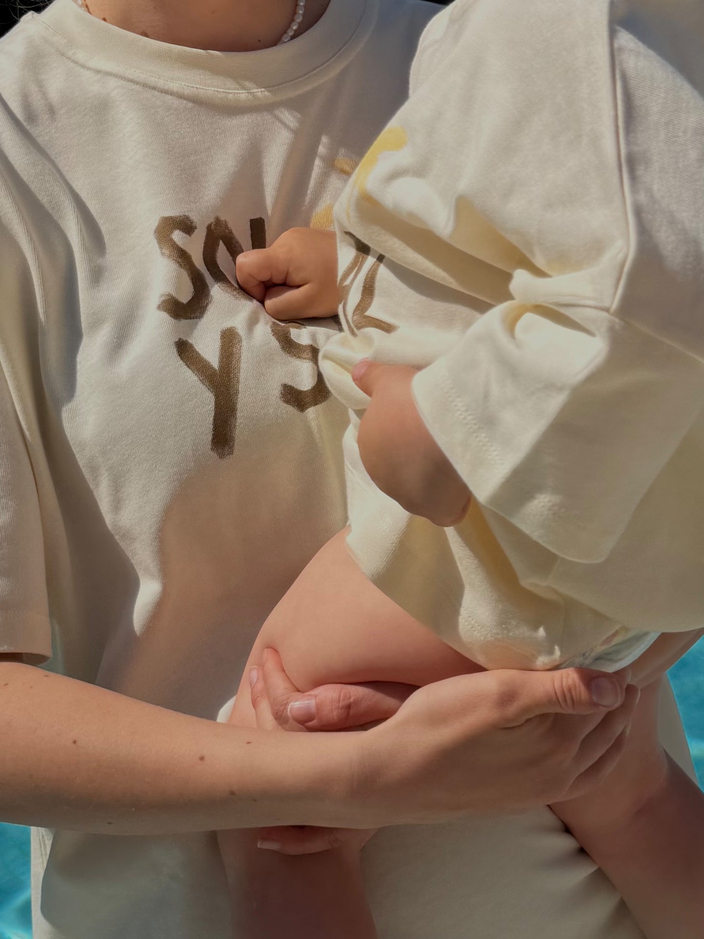 SOL Y SAL Shirt Unisex in Sun Cream mit Prints - Mama & Kind – Nohna