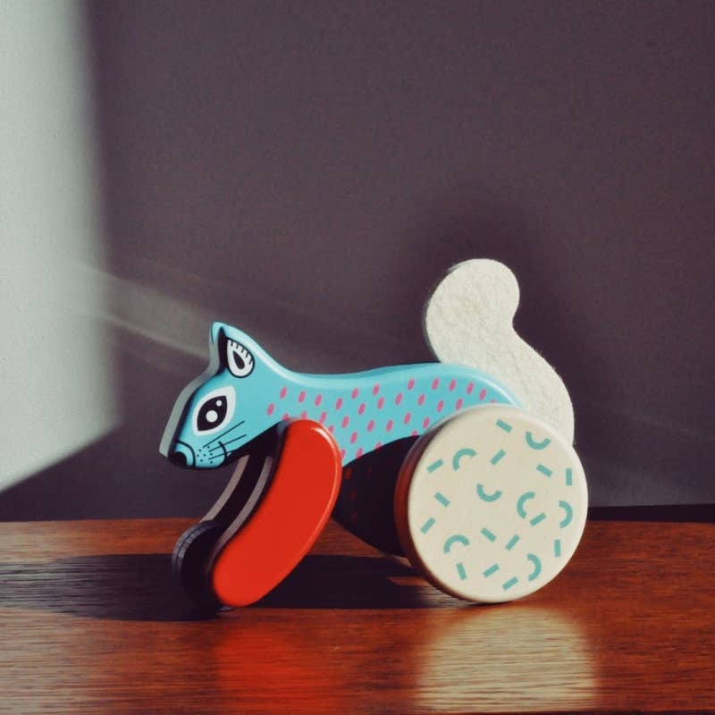 Hüpfendes Holz-Eichhörnchen in Blau von Bajo – Nohna