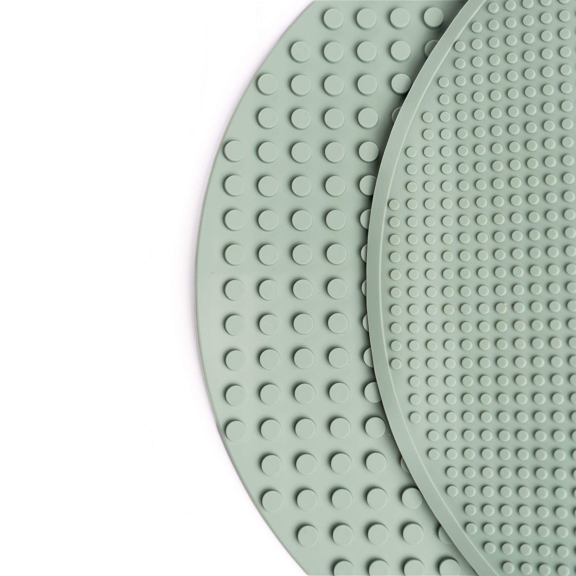 Beidseitige Sensorik Bauplatte von Inspire My Play in Smoke Green - Vorder- und Rückseite – Nohna