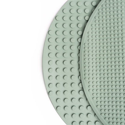 Beidseitige Sensorik Bauplatte von Inspire My Play in Smoke Green - Vorder- und Rückseite – Nohna