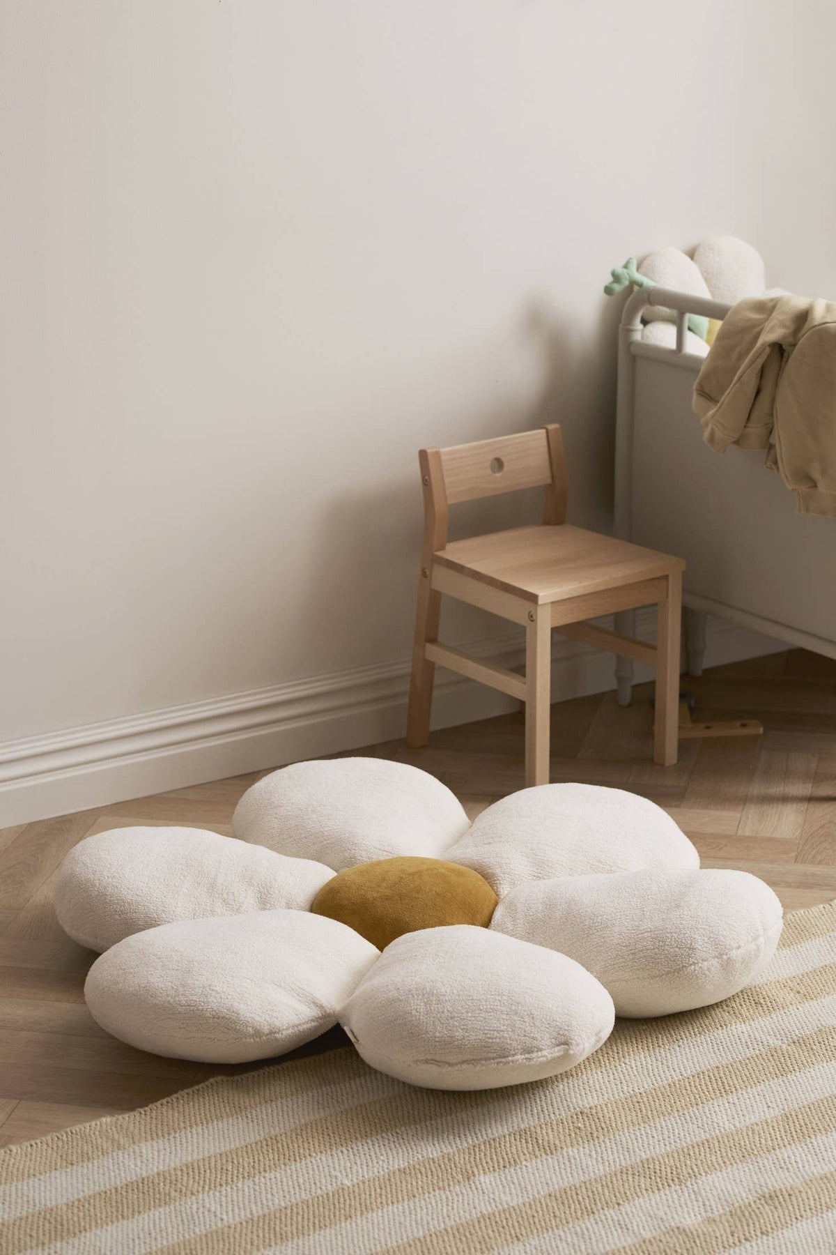 Bodenkissen Blume in Blumenform von kids concept – Sherpa & Velours - Kinderzimmer - Nohna