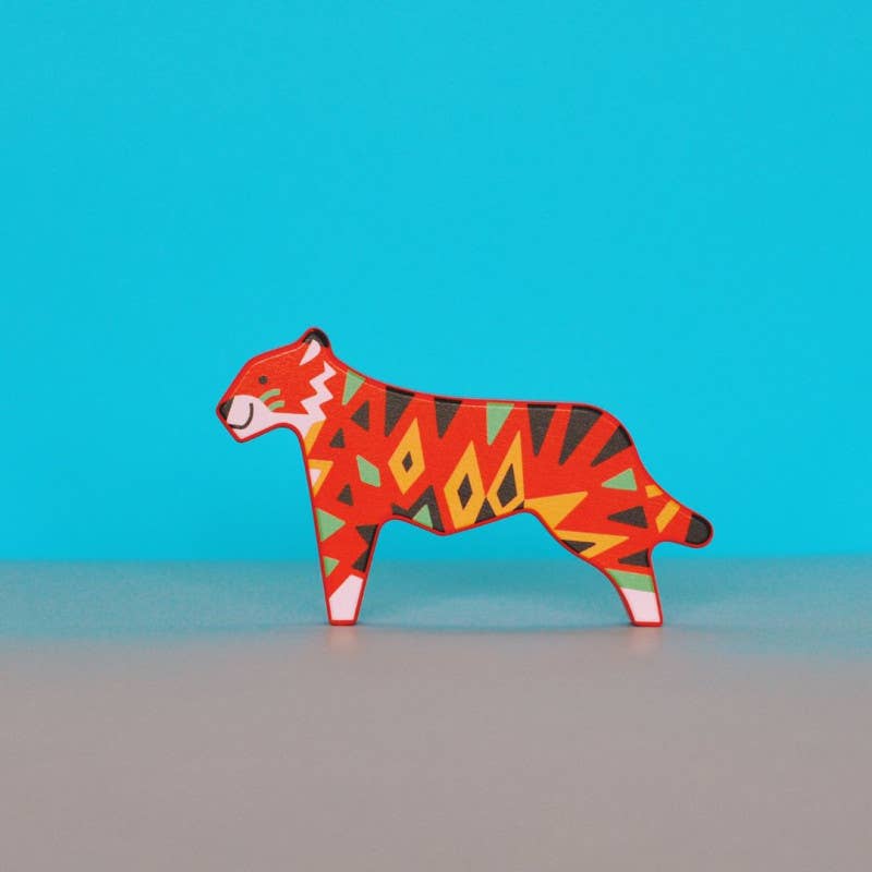 Holzfigur Tiger aus der Serie Gefährdete Tiere von Bajo – Nohna