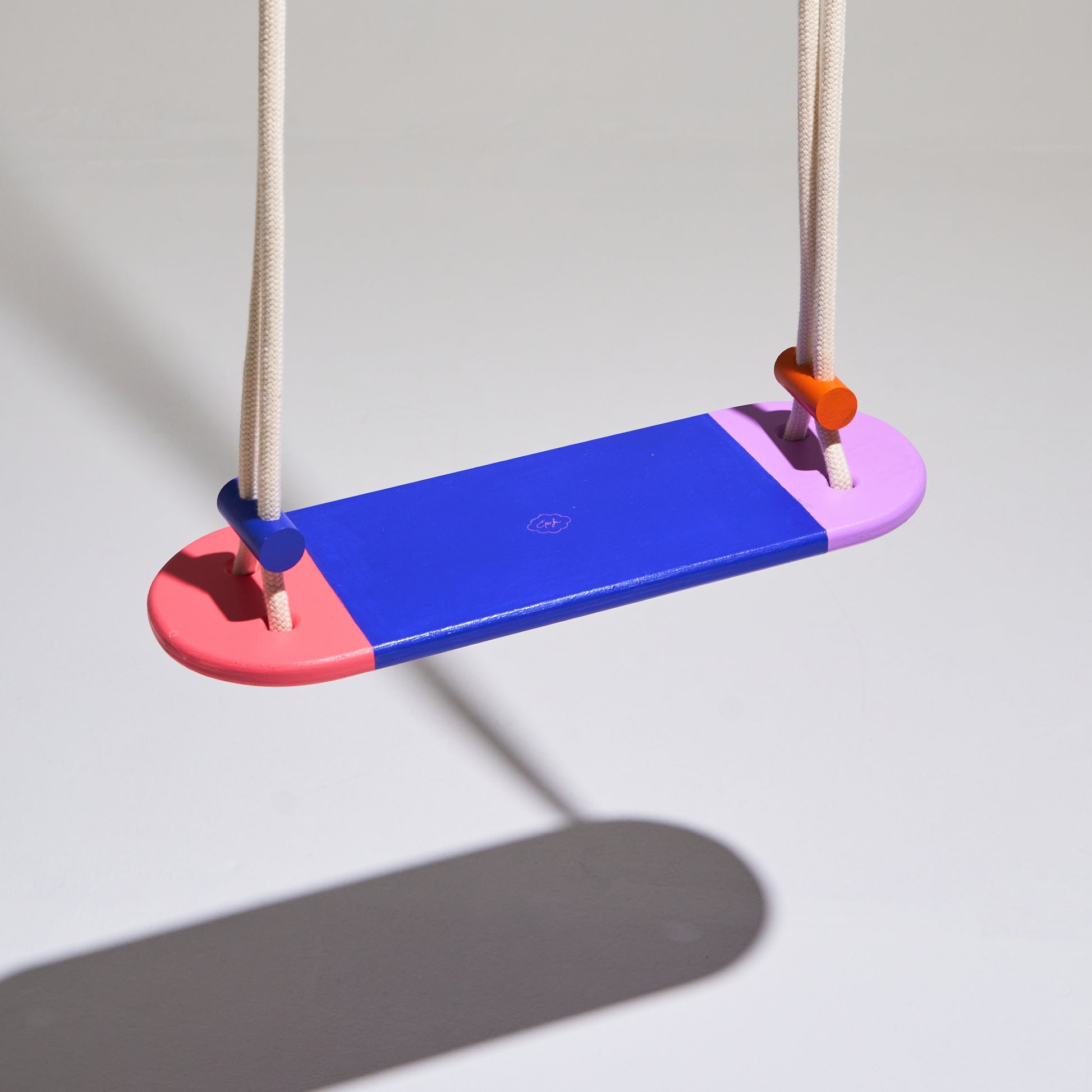 Handbemalte Kinderschaukel aus Holz in Blau – Nohna